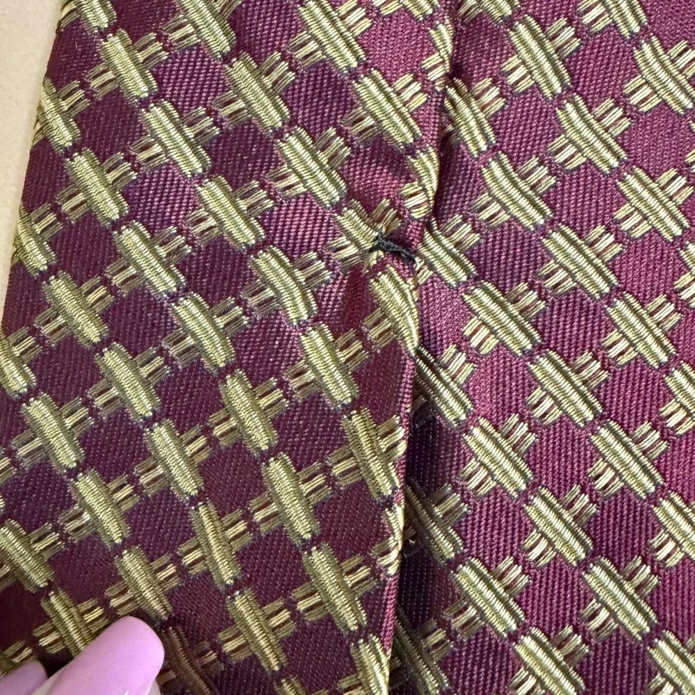 Tiffany‎ & Co Mens Burgundy Gold Geometric Silk Necktie Made in Italy Luxury Tie
